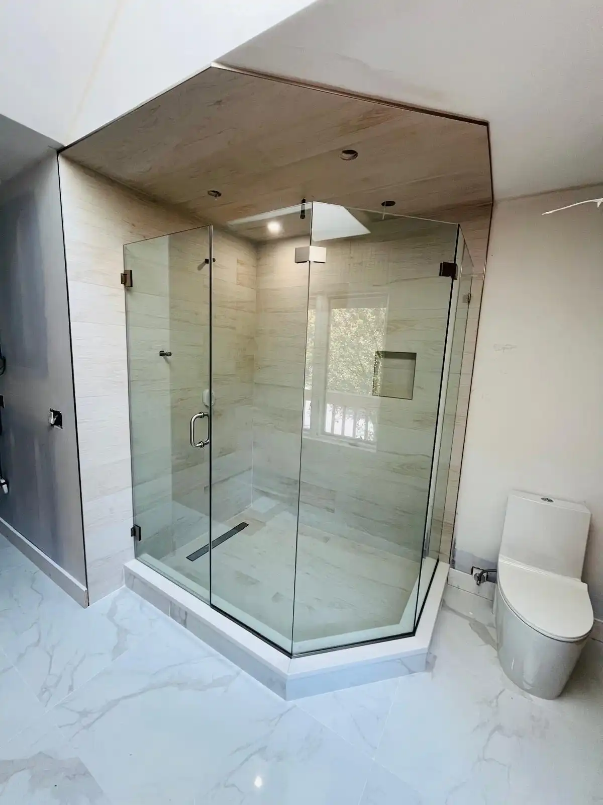 Custom tempered glass table top by RB Glass